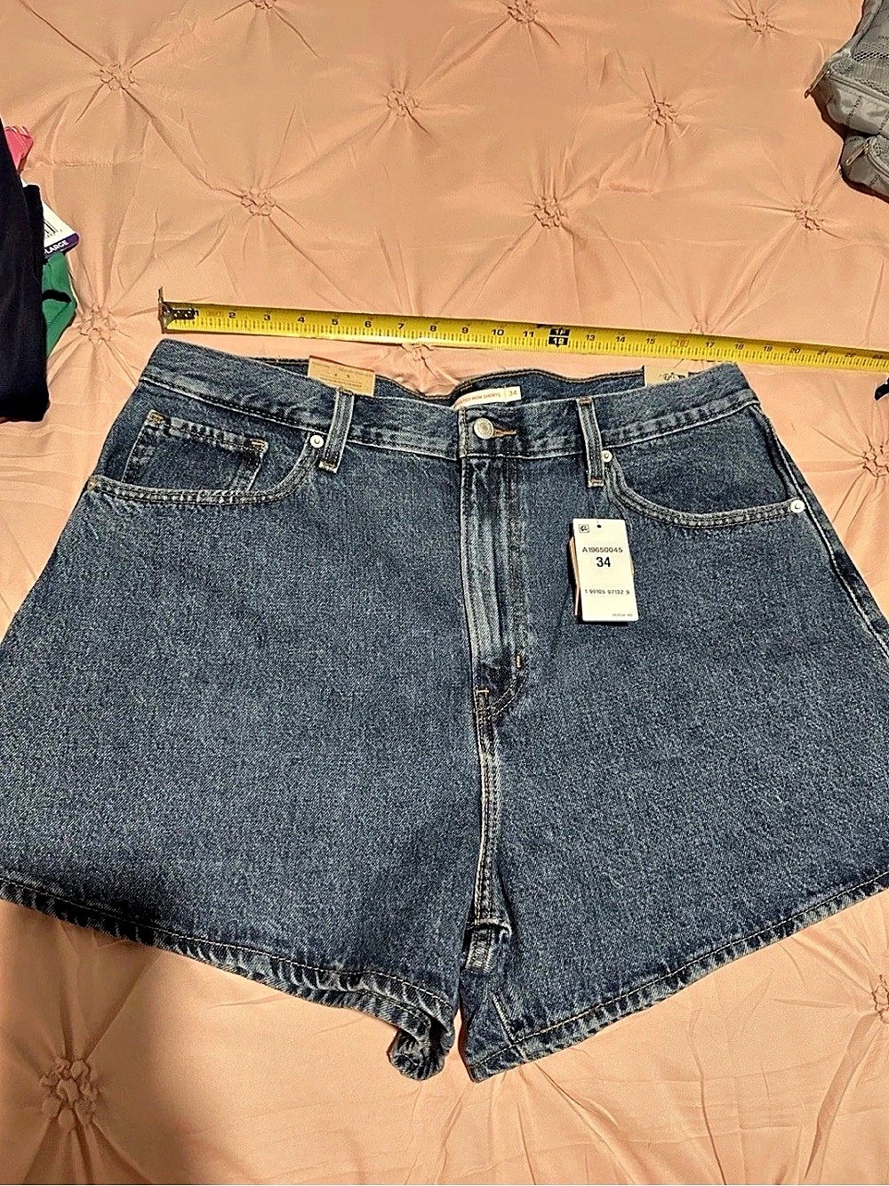 Levi's High Waisted Mom Shorts Denim Jean Shorts Blue Waist 34 NWT